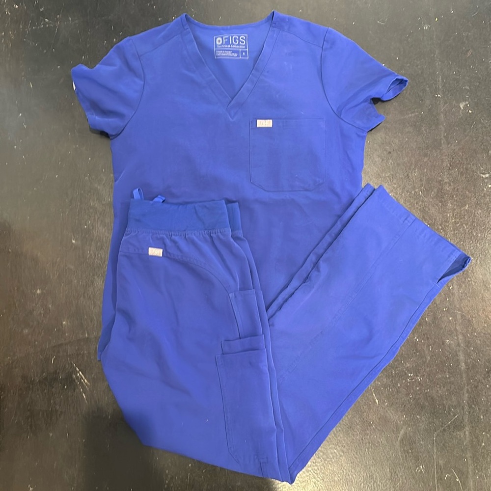 FIGS scrub set